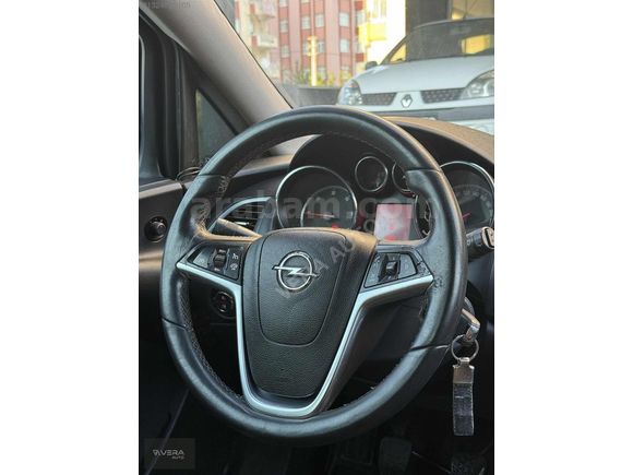 VERA AUTO'DAN OPEL ASTRA 2012 MODEL HATASIZ BOYASIZ TRAMERSİZ