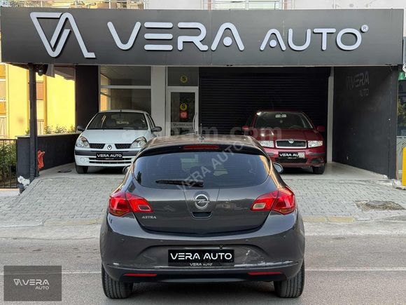VERA AUTO'DAN OPEL ASTRA 2012 MODEL HATASIZ BOYASIZ TRAMERSİZ