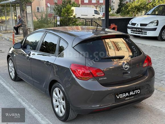VERA AUTO'DAN OPEL ASTRA 2012 MODEL HATASIZ BOYASIZ TRAMERSİZ