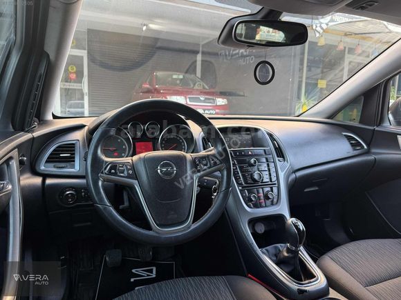 VERA AUTO'DAN OPEL ASTRA 2012 MODEL HATASIZ BOYASIZ TRAMERSİZ