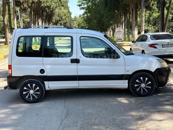 ECEMİR AUTO'DAN 2007 BERLİNGO 1.9 KLİMALI BAKIMLI ÇİFT SÜRGÜ