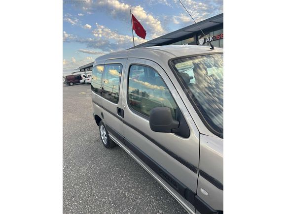İnecik Otomotiv den Citroen Berlingo çift sürgü klima