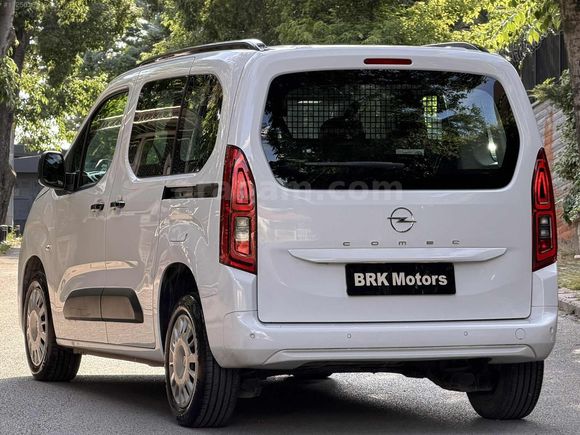 BRK MOTORS OPEL COMBO 1.5 D ESSENTİAL HATASIZ 9.000 KM