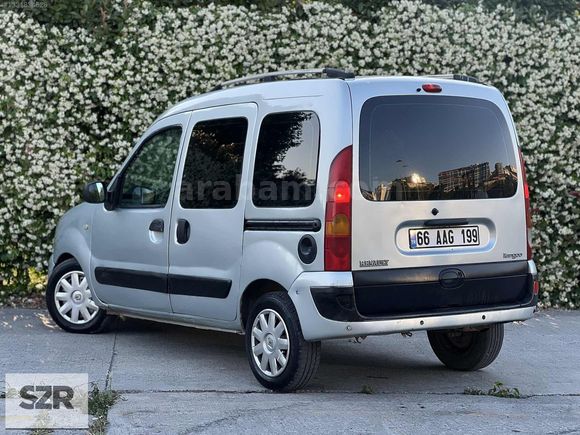 SZR MOTORS DAN 2004 MODEL RENAULT KANGOO ÇİFT SÜRGÜLÜ KLİMALI