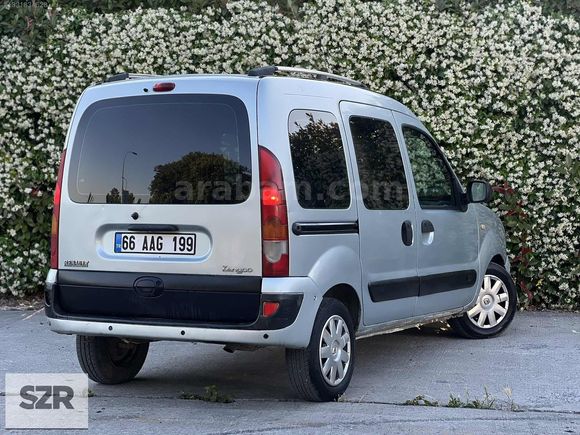 SZR MOTORS DAN 2004 MODEL RENAULT KANGOO ÇİFT SÜRGÜLÜ KLİMALI