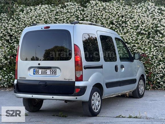 SZR MOTORS DAN 2004 MODEL RENAULT KANGOO ÇİFT SÜRGÜLÜ KLİMALI