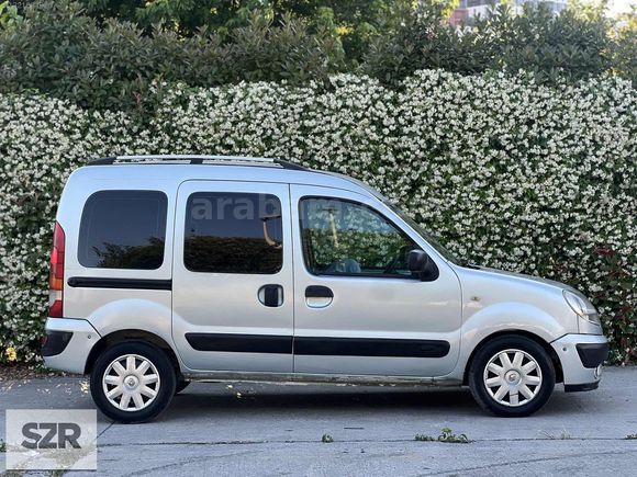 SZR MOTORS DAN 2004 MODEL RENAULT KANGOO ÇİFT SÜRGÜLÜ KLİMALI
