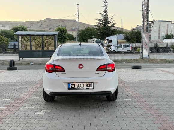  Opel Astra 1.6 CDTI Business 