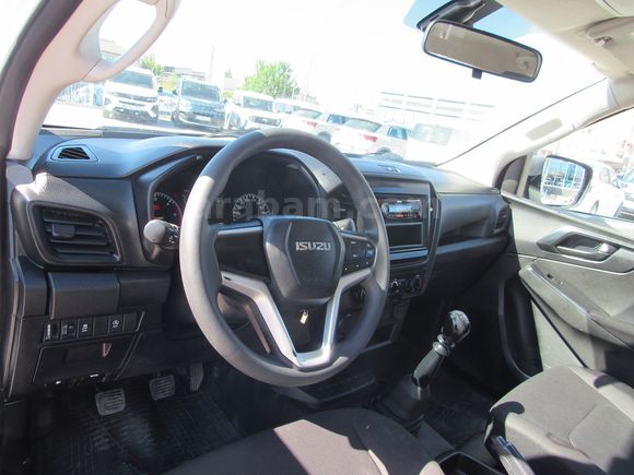 BÜYÜKSOYLU 'DAN 2021 MODEL ISIZU D MAX 1.9D V-GO 4X2 ÇİFTKABİN