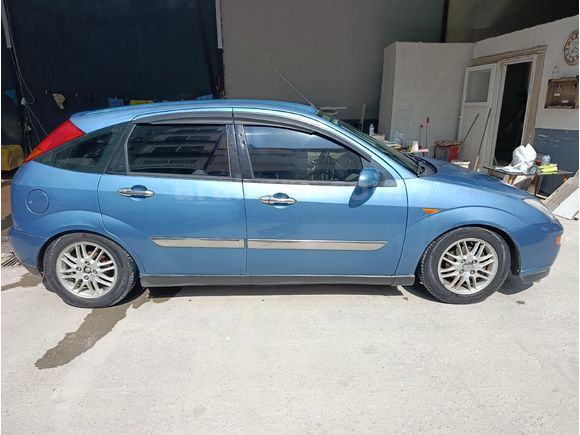 Ford Focus 1 Ghia 2001 Model