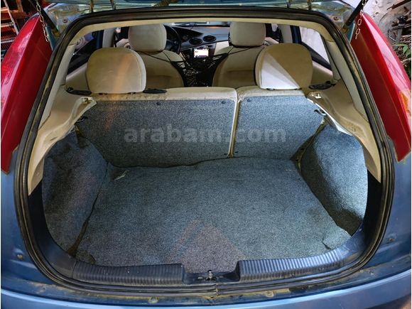 Ford Focus 1 Ghia 2001 Model