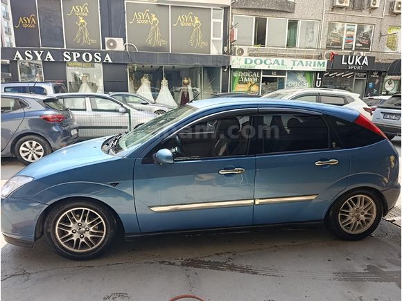 Ford Focus 1 Ghia 2001 Model