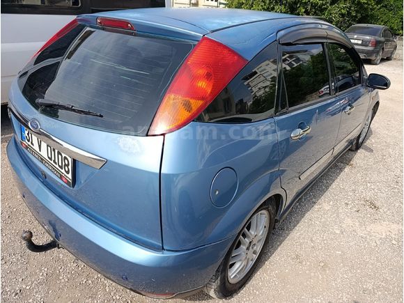 Ford Focus 1 Ghia 2001 Model