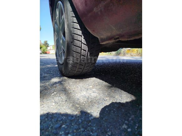 Sahibinden Renault Clio 1.4 RN 2000 Model  289.000 km Kırmızı