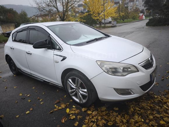 Sahibinden Opel Astra 1.6 Edition 2012 Model  199.000 km Beyaz