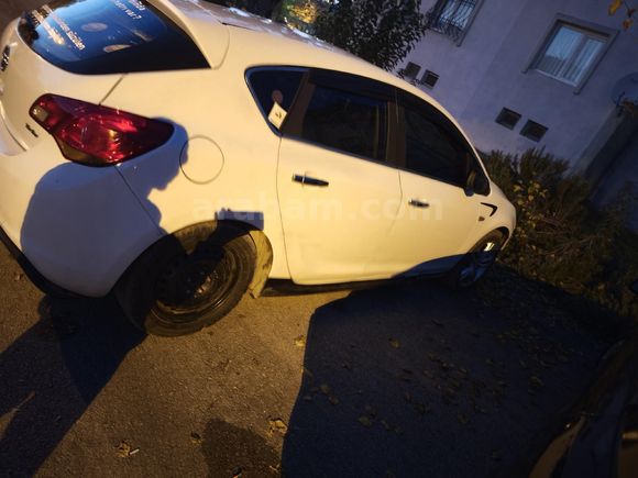 Sahibinden Opel Astra 1.6 Edition 2012 Model  199.000 km Beyaz