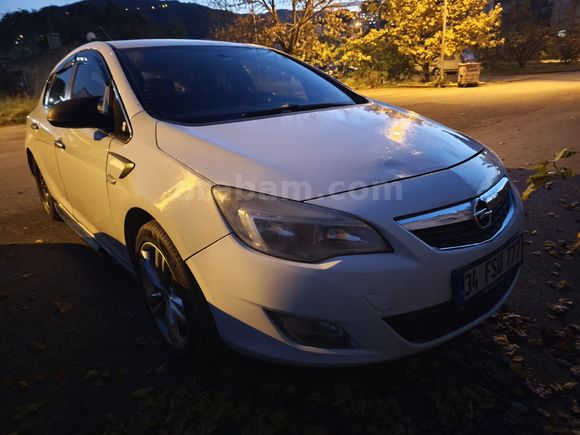 Sahibinden Opel Astra 1.6 Edition 2012 Model  199.000 km Beyaz