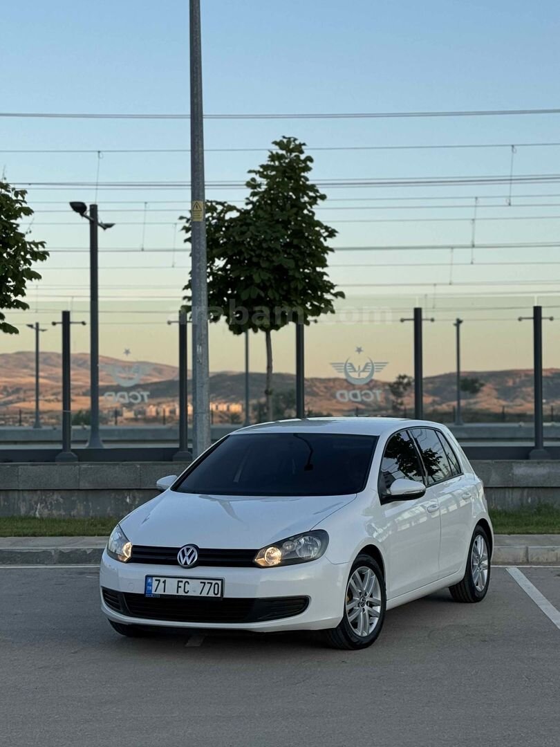 Galeriden Volkswagen Golf 1.6 Trendline 2012 Model Ankara 86.000 km Beyaz 4