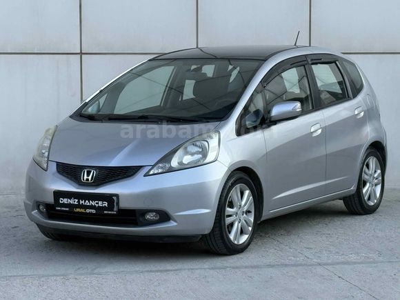 Honda Jazz 1.4 Fun PLUS OTOMATİK DEĞİŞENSİZ KARTA TAKSİT OLUR