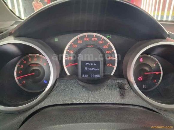 Honda Jazz 1.4 Fun PLUS OTOMATİK DEĞİŞENSİZ KARTA TAKSİT OLUR