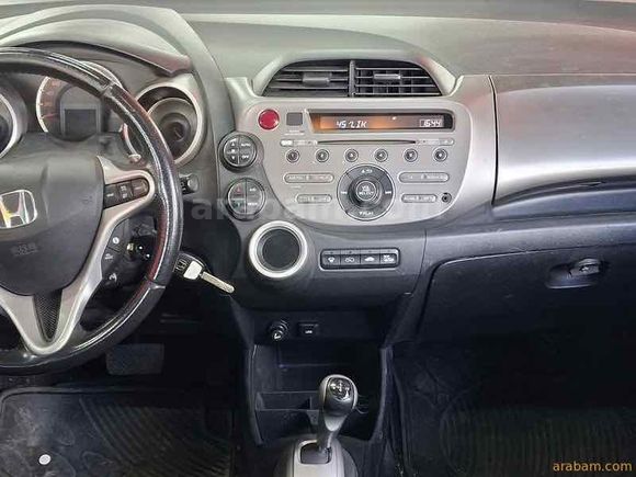 Honda Jazz 1.4 Fun PLUS OTOMATİK DEĞİŞENSİZ KARTA TAKSİT OLUR