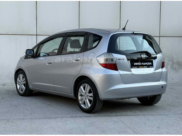 Honda Jazz 1.4 Fun PLUS OTOMATİK DEĞİŞENSİZ KARTA TAKSİT OLUR