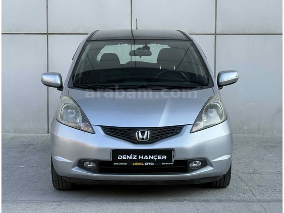 Honda Jazz 1.4 Fun PLUS OTOMATİK DEĞİŞENSİZ KARTA TAKSİT OLUR