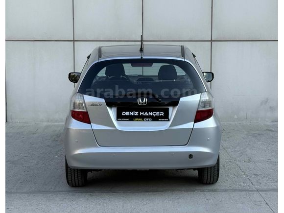 Honda Jazz 1.4 Fun PLUS OTOMATİK DEĞİŞENSİZ KARTA TAKSİT OLUR