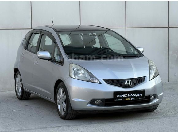 Honda Jazz 1.4 Fun PLUS OTOMATİK DEĞİŞENSİZ KARTA TAKSİT OLUR