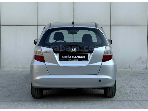 Honda Jazz 1.4 Fun PLUS OTOMATİK DEĞİŞENSİZ KARTA TAKSİT OLUR