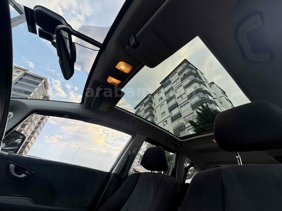 Honda Jazz 1.4 Fun PLUS OTOMATİK DEĞİŞENSİZ KARTA TAKSİT OLUR