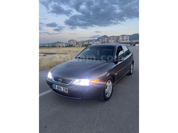 2000 Model Makyajlı kasa kusursuz temizlikte VECTRA 