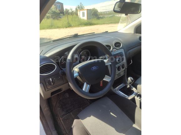 Ford Focus 1.6 TDCi Comfort 2011 Model  284.000 km