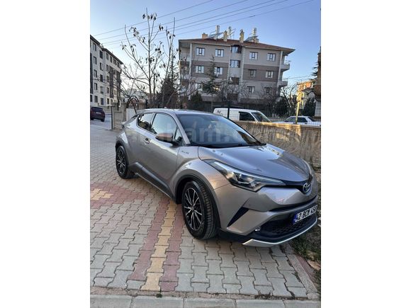 Sahibinden SERVİS BAKIMLI, GARANTİLİ Toyota C-HR 1.8 Hybrid Diamond Premium (En fulü)
