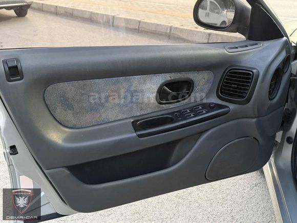 RENAULT LAGUNA 2.0 RXE MASRAFSIZ KLİMALI