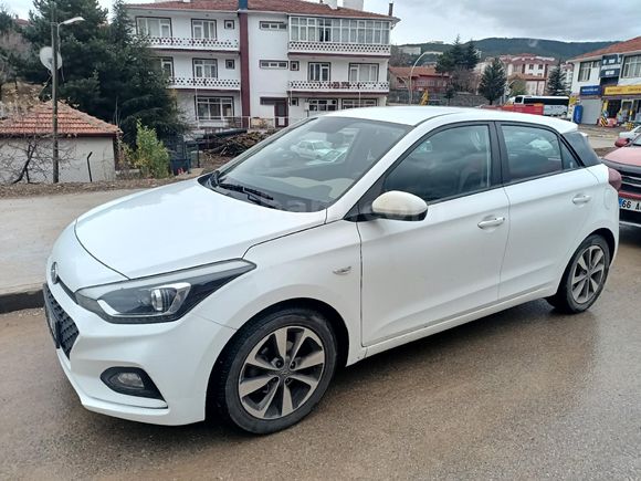 Sahibinden Hyundai i20 1.4 MPI Style 2018 Model Yozgat 34.800 km Beyaz