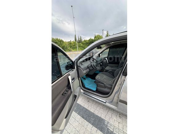 Sahibinden Renault Scenic 1.6 Dynamique 2004 Model