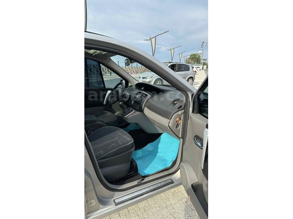 Sahibinden Renault Scenic 1.6 Dynamique 2004 Model