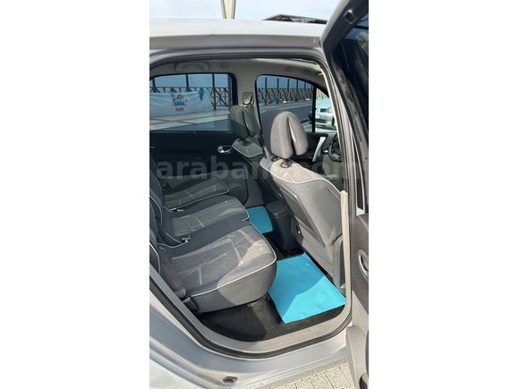 Sahibinden Renault Scenic 1.6 Dynamique 2004 Model