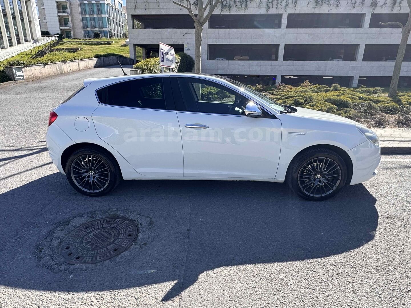 Sahibinden Alfa Romeo Giulietta 1.4 TB MultiAir Distinctive 2013 Model İstanbul 86.000 km Beyaz 4