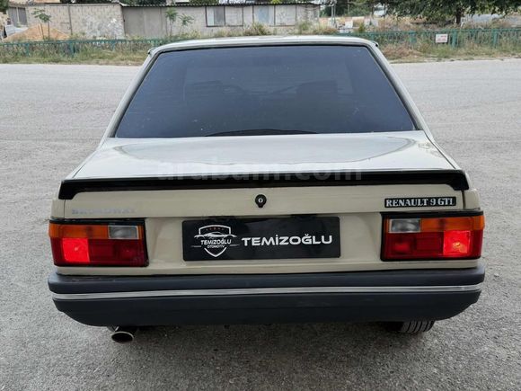 RENAULT 9 BROADWAY