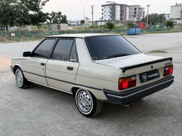 RENAULT 9 BROADWAY