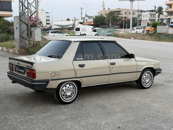 RENAULT 9 BROADWAY
