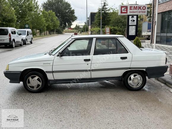 RENAULT BROADWAY MOTOR YÜRÜYEN SÜPER