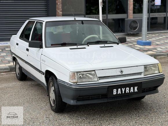 RENAULT BROADWAY MOTOR YÜRÜYEN SÜPER