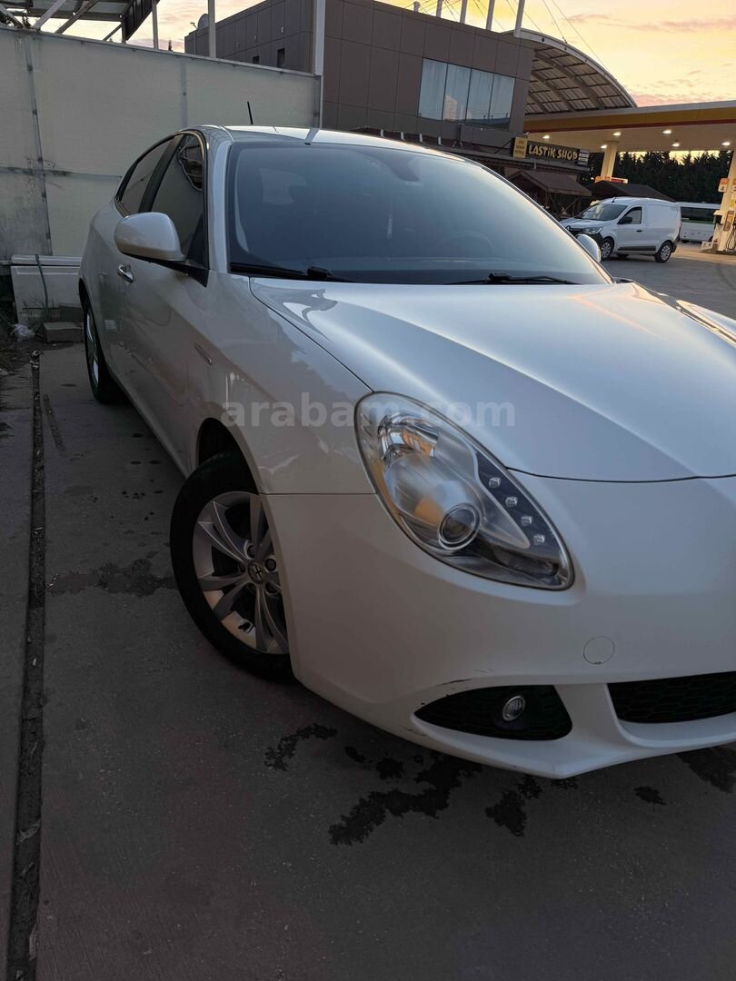 Sahibinden Alfa Romeo Giulietta 1.6 JTD Progression Plus 2013 Model Tekirdağ 186.800 km Beyaz 7