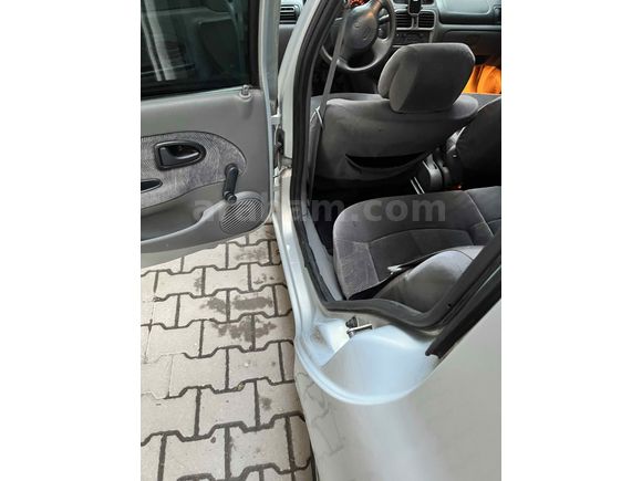 Sahibinden Renault Clio 1.4 RXT 2001 Model 