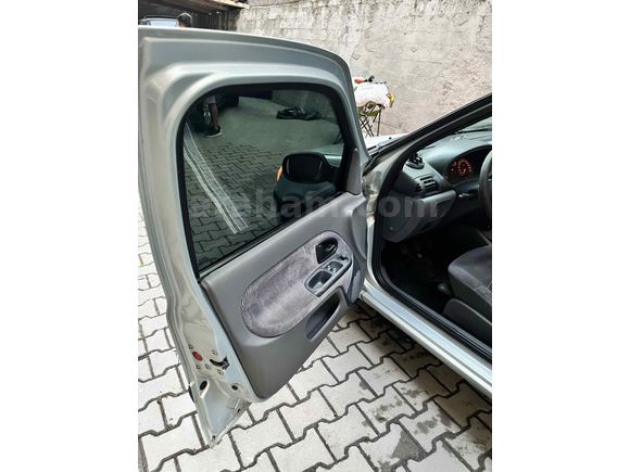 Sahibinden Renault Clio 1.4 RXT 2001 Model 