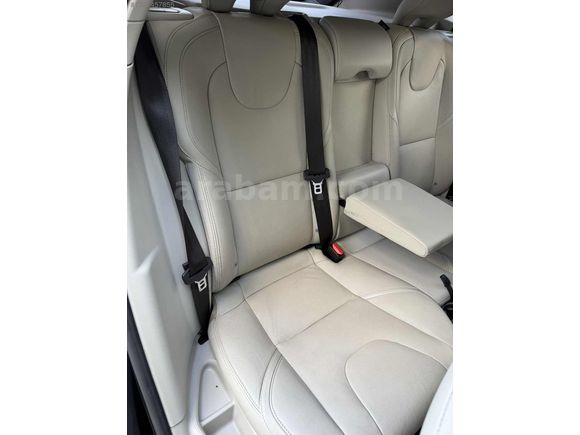 ZARA AUTO'DAN VOLVO V40 1.5 T3 95 BİNDE TERTEMİZ