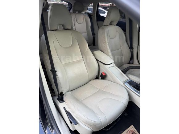 ZARA AUTO'DAN VOLVO V40 1.5 T3 95 BİNDE TERTEMİZ